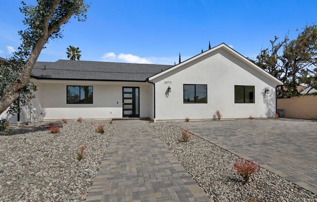 Modern 5-Bedroom 5 bath Home for Lease in Winnetka, CA