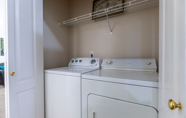 Laundry at Creekside Apartments, Kansas, 66213