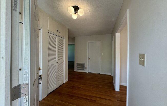 201 LIVINGSTON DR