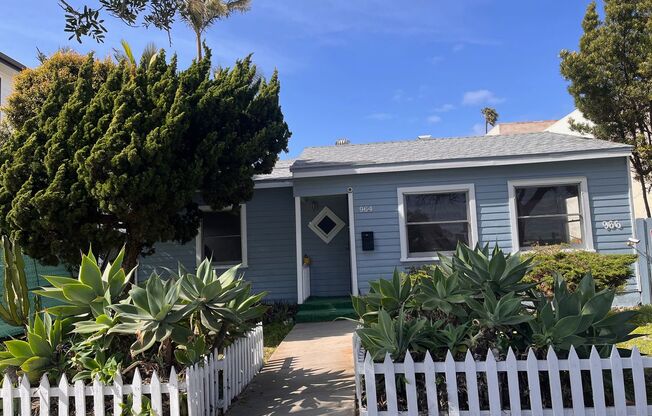 2 Minutes to the BEACH  2 Bedroom House!