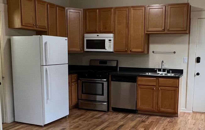 2 beds, 1 bath, $2,295