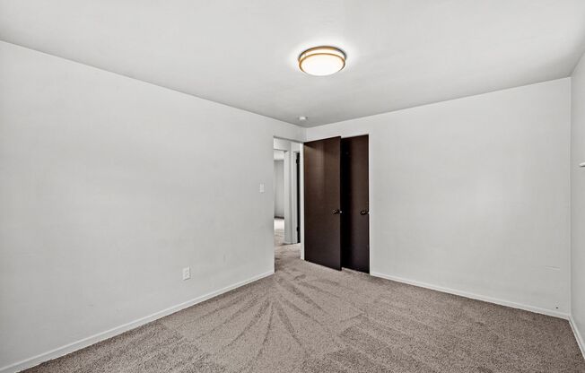 2 beds, 1 bath, 850 sqft, $949, Unit 10615 Lindberg Ave. C4 - Apt. 4
