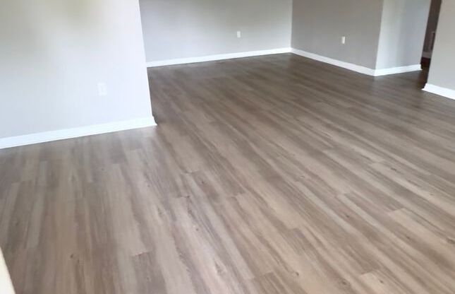 Lovely 3 Bed 2.5 Bath w/ Den and 2 Car Garage