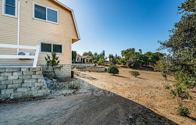 227 1/2 LN CRESTA HTS RD