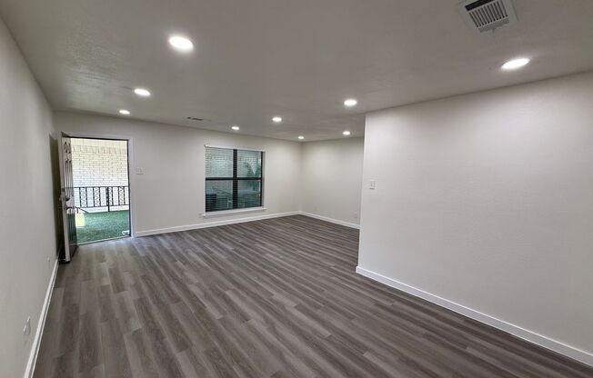 Look and Lease special for $1199!