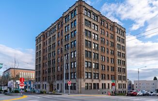 Comfortable Urban Living in a Classic Brick Building Near UW & Light Rail