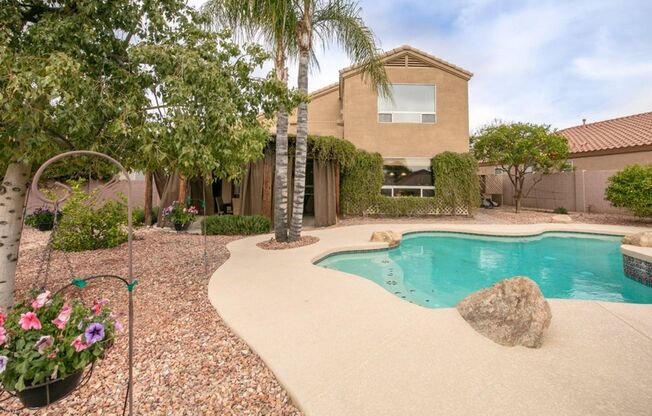 Nice Chandler home with Sparkling Swimming Pool!