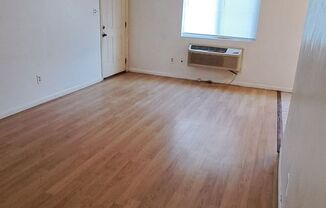 2 beds, 1 bath, $925, Unit C1