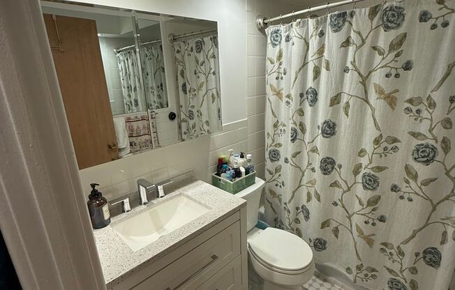 1 bed, 1 bath, $2,045, Unit 559