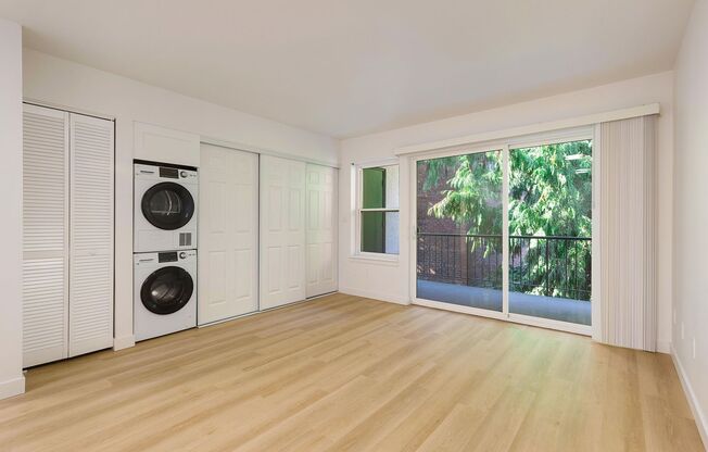 Studio, 1 bath, 450 sqft, $1,388, Unit 210