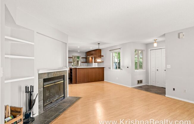 Lovely 2 BD* 2 BA* Fully Upgraded Condo Located in NW Portland's Old Forest Commons Community! *Minutes to NW 23rd*