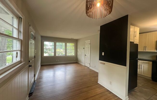 Cozy 2 Bedroom Minutes From Downtown