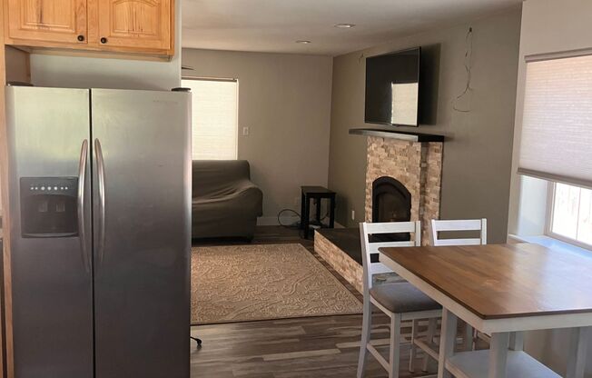 2 beds, 1 bath, $2,500