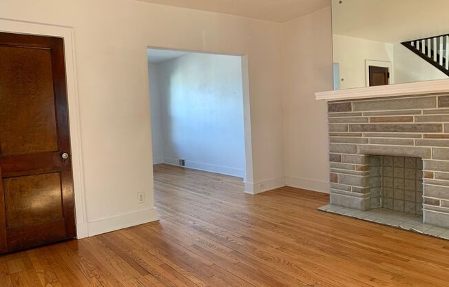 Charming Townhouse in a Beautiful Neighborhood