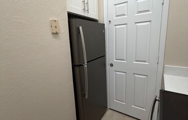 2 beds, 1 bath, 940 sqft, $1,950, Unit 022