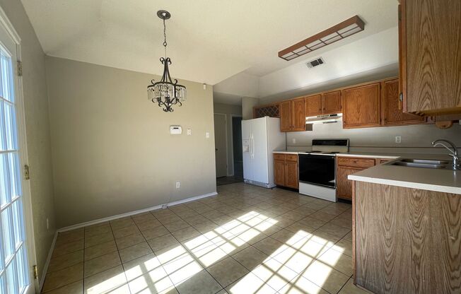 3 beds, 2 baths, $1,250