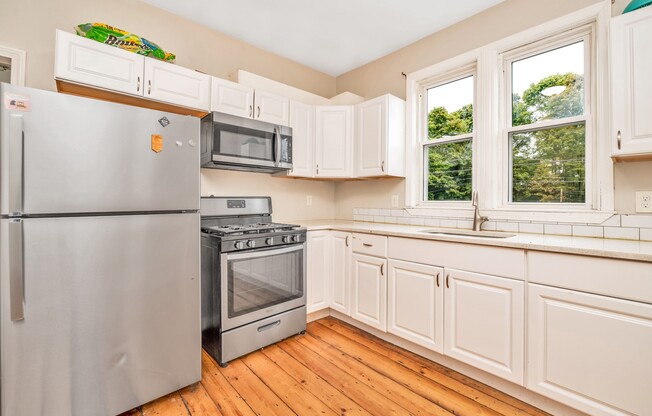 5 beds, 2 baths, 2,200 sqft, $3,900, Unit 0