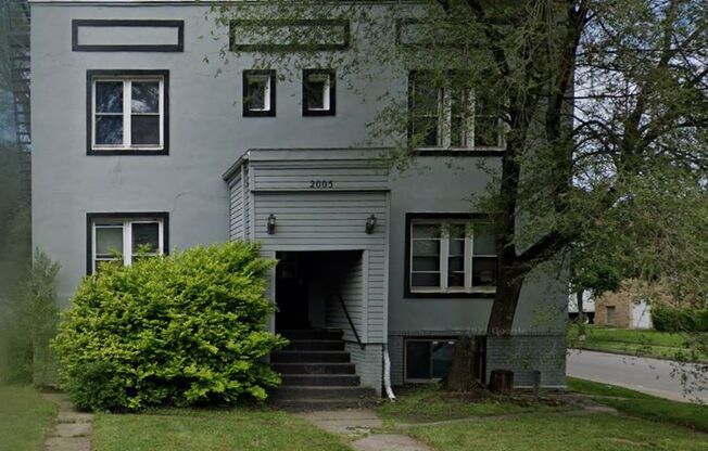 2005 Dewey Ave