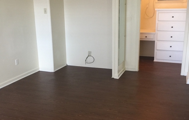 Studio, 1 bath, 500 sqft, $650, Unit 8070-16