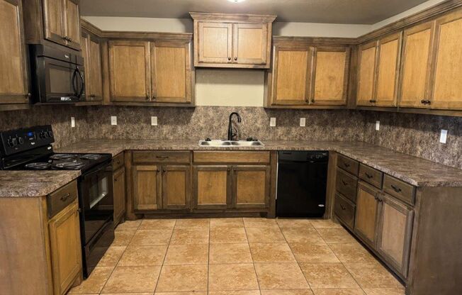 3 bed 2 bath duplex in Chickasha! Ready for move in