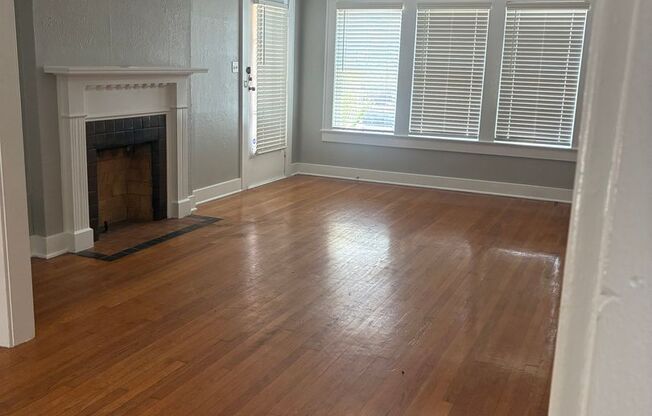 415 W ELSMERE