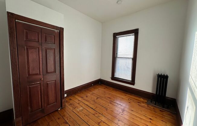 2 beds, 1 bath, $1,195, Unit Apt 3