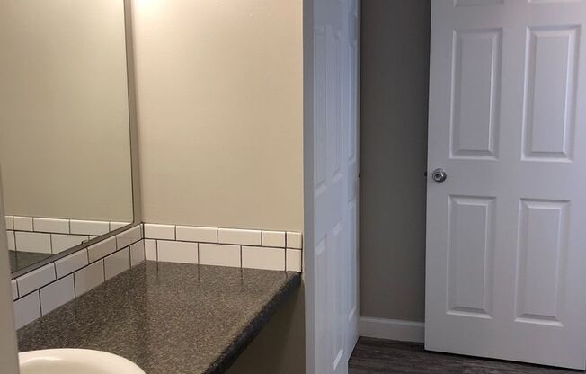 1 bed, 1 bath, 775 sqft, $1,300, Unit 1605E
