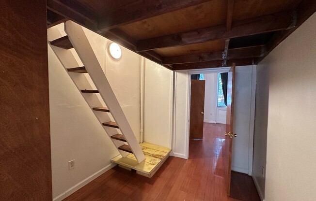 223 VAN BRUNT ST