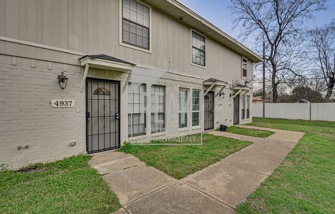 Prime Location Townhome Offer Just Minutes from Downtown Fort Worth!