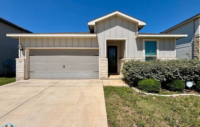 Welcome home to this charming 3 beds/2 bath home, open floor plan with high ceilings. Located right off of Redland and 1604, a quick commute to entertainment, restaurants, and surrounding activities in San Antonio!