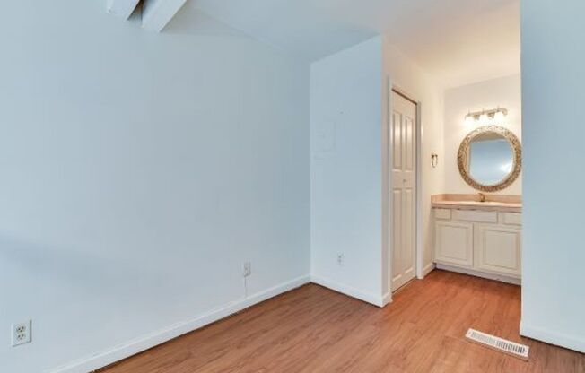 Studio, 1 bath, 510 sqft, $1,275, Unit 230