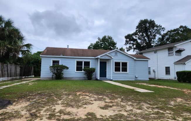 271 Chestnut St Pensacola, FL 32506 MOVE IN SPECIAL!! $250 off 1st Months Rent!!!