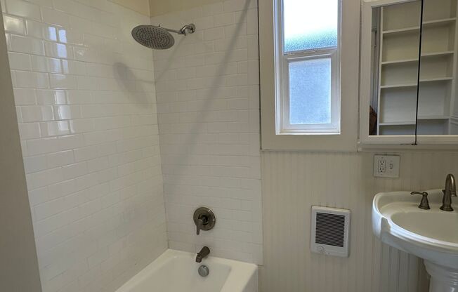 2 beds, 1 bath, 1,300 sqft, $2,195, Unit 515-3