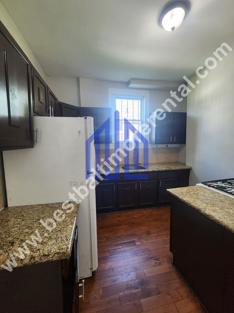 Spacious 8 Bedroom Single Family House in West Baltimore
