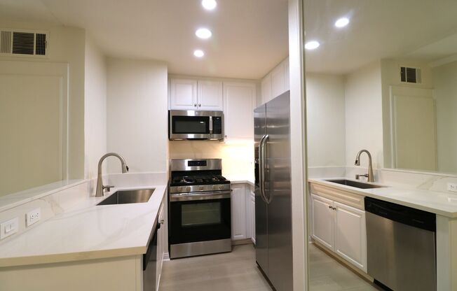 Remodeled Condo In Woodland Hills gated community!