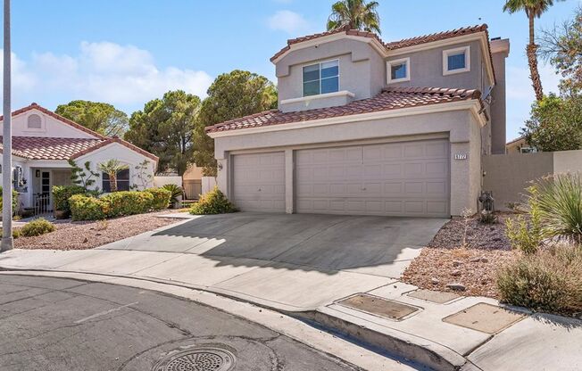 4 bedroom home with Pool