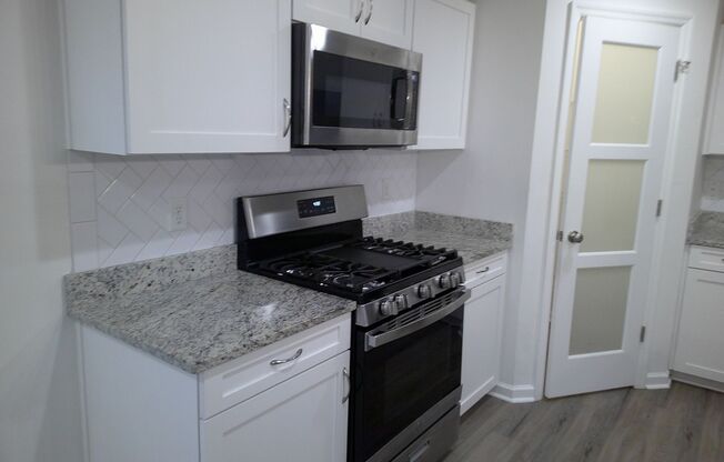 Canopy! Modern NE 3/2.5 w/ Stainless Steel Appliances, Granite Counters, & Resort Style Amenities! $2095/month Avail NOW!