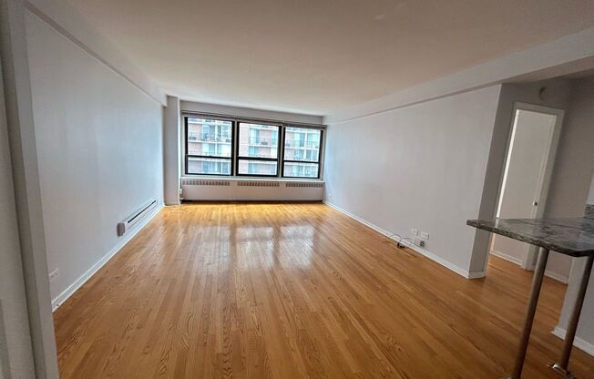 1 bed, 1 bath, 700 sqft, $1,950, Unit 418-1501