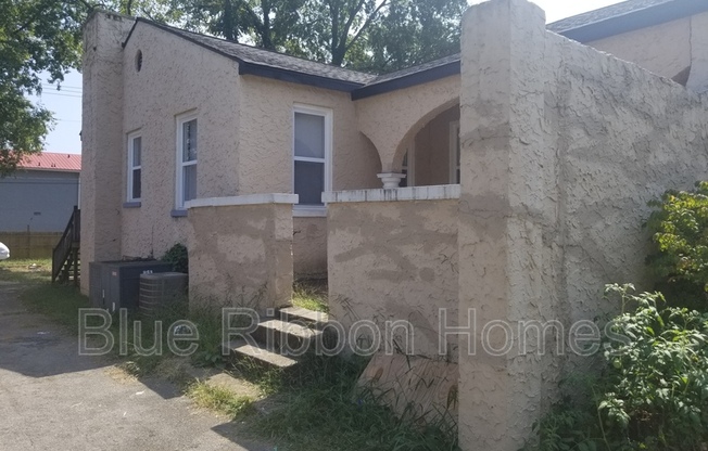 2806 E 5 AVE