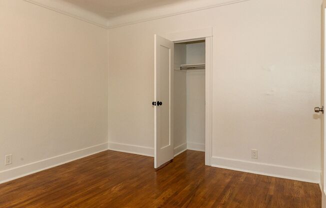 2 beds, 1 bath, $2,500, Unit 603 N. Mott