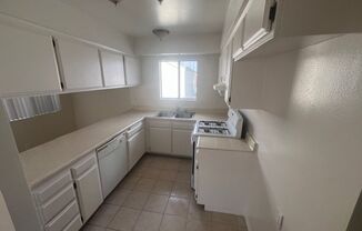 2 beds, 2 baths, $2,595, Unit 07