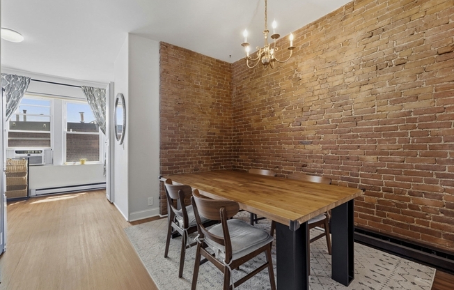 39 KENT ST