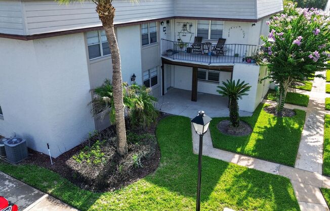 Well appointed 2/2 1st floor condo in beautiful Winter Garden. Available Now!
