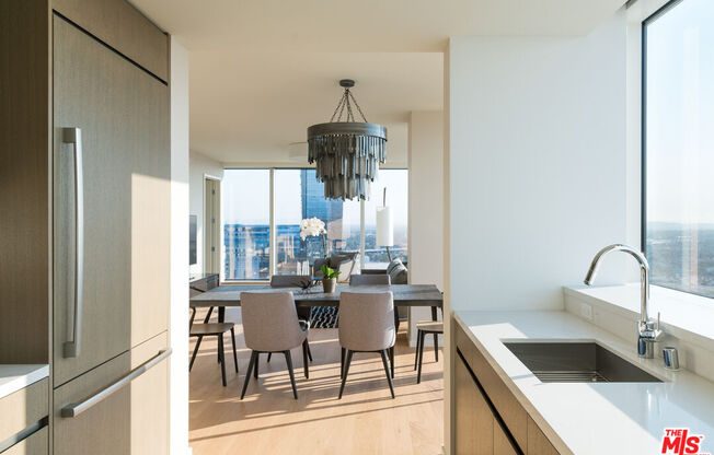 2 beds, 2.5 baths, 1,720 sqft, $6,500