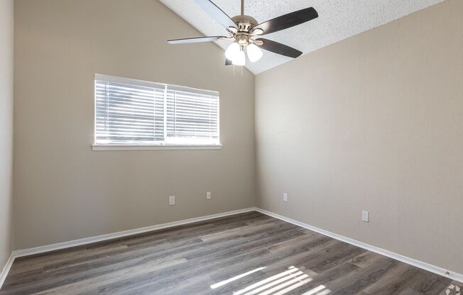 2 beds, 1 bath, 990 sqft, $845, Unit H6