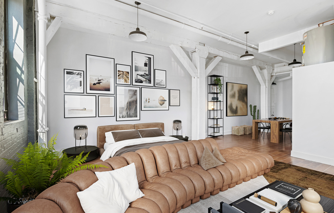 Studio, $4,700, Unit 1M