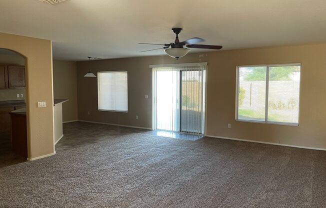 New carpet/ paint/ blinds 4 bedroom, 3 bath MOVE IN SPECIAL!!