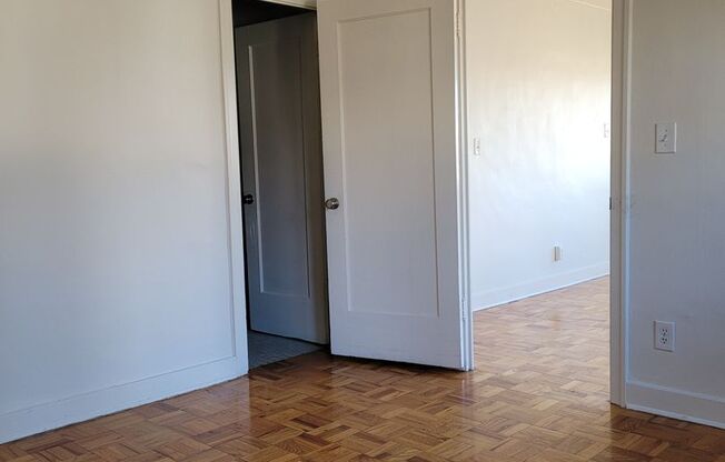 1 bed, 1 bath, 500 sqft, $1,045, Unit 528