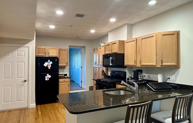 1 bed, 800 sqft, $2,400, Unit 2