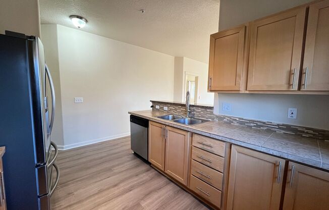 Charming 2 bed 2 bathroom place in Portland! Garage and covered balcony! Washer & Dryer in unit!